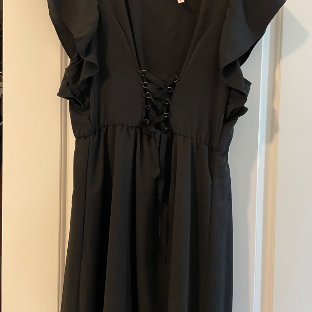 Dresses - Picture 8 of 10